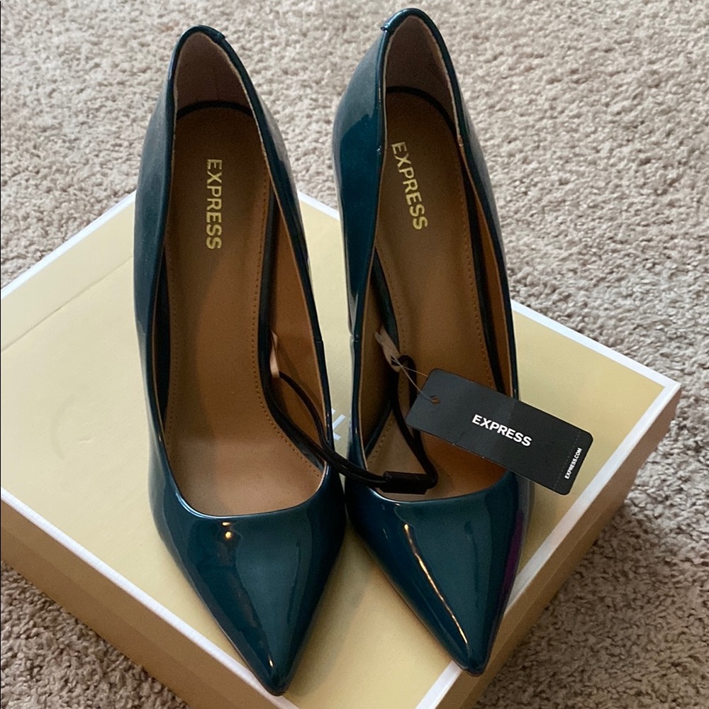 Express Women's Green Pumps